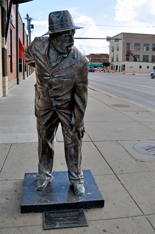 The front view statue of Preisent Taft